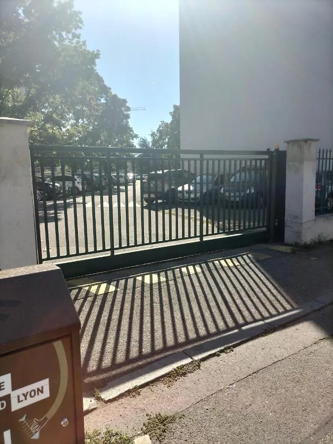 Joli Appartement Proche Metro 리옹 아파트